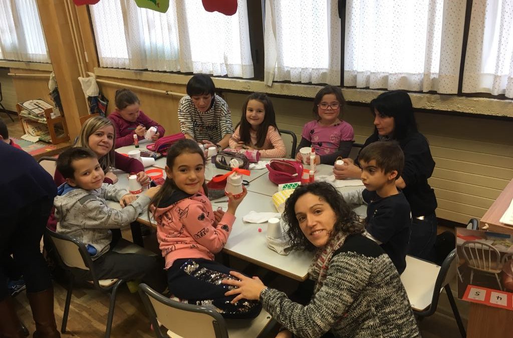 TALLERES FAMILIAS | Madres y padres nos enseñan manualidades